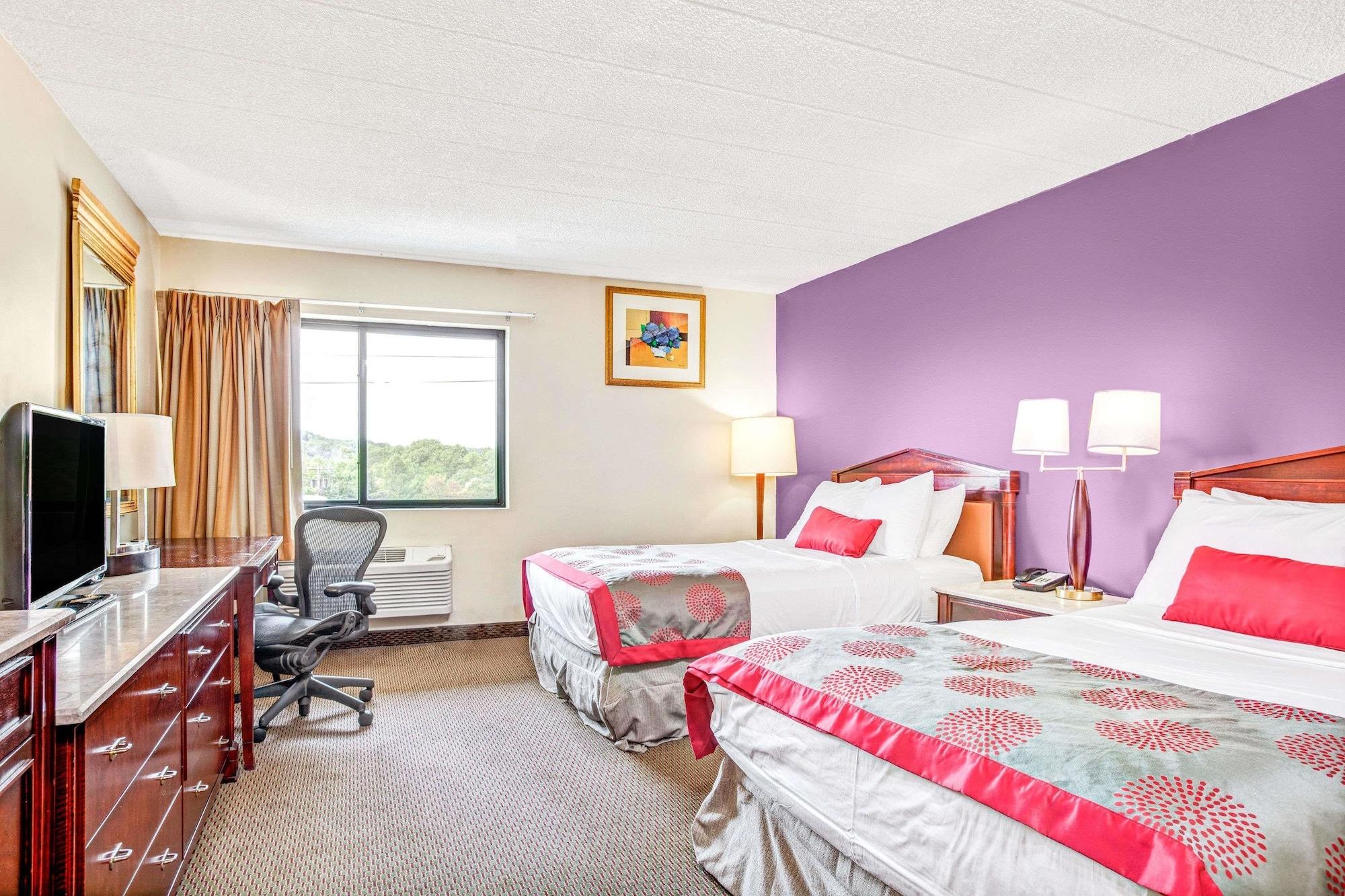 Hotel Ramada By Wyndham Rockaway Esterno foto