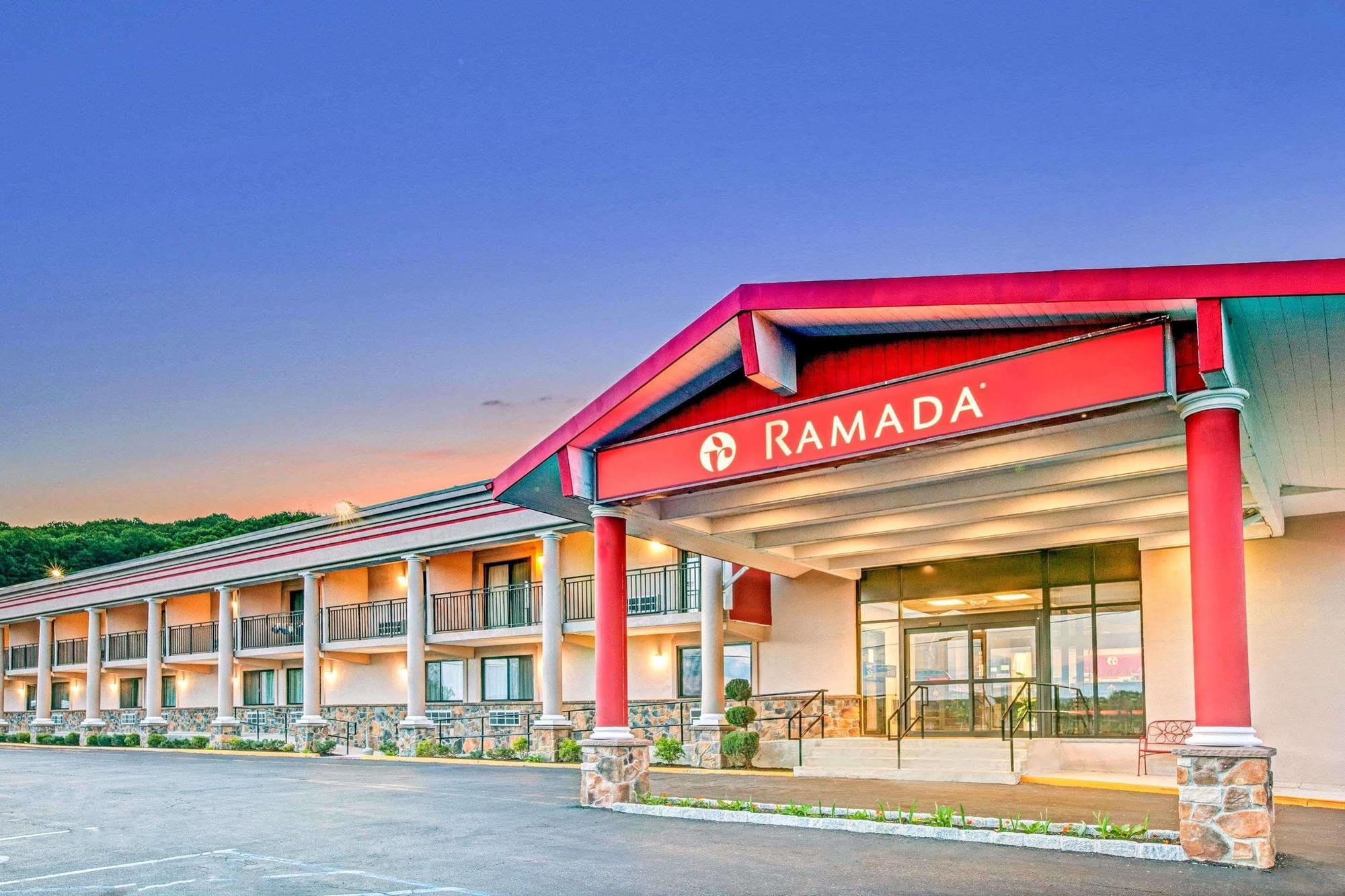 Hotel Ramada By Wyndham Rockaway Esterno foto